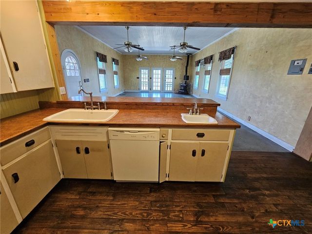 4821 Fm 467, Seguin, TX 78155