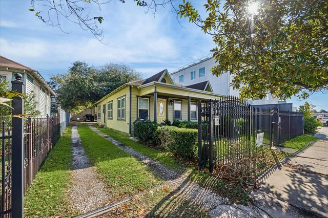 338 Cortlandt Street, Houston, TX 77007