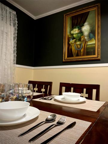 338 Cortlandt Street, Houston, TX 77007