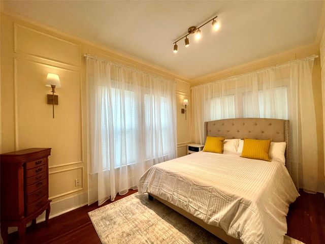 338 Cortlandt Street, Houston, TX 77007