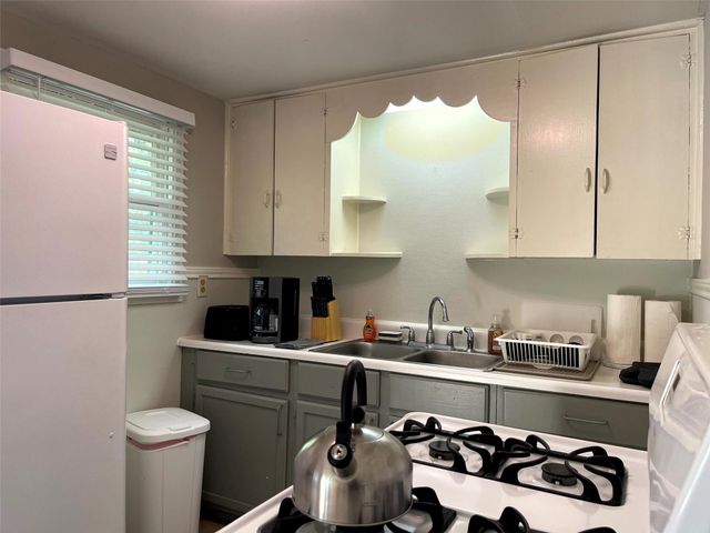 338 Cortlandt Street, Houston, TX 77007