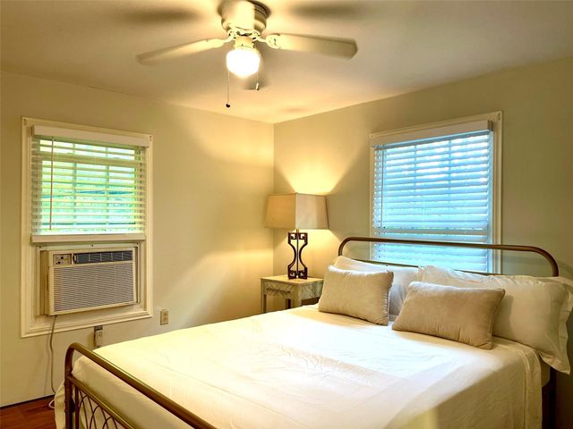 338 Cortlandt Street, Houston, TX 77007