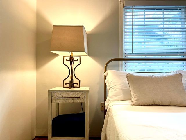 338 Cortlandt Street, Houston, TX 77007