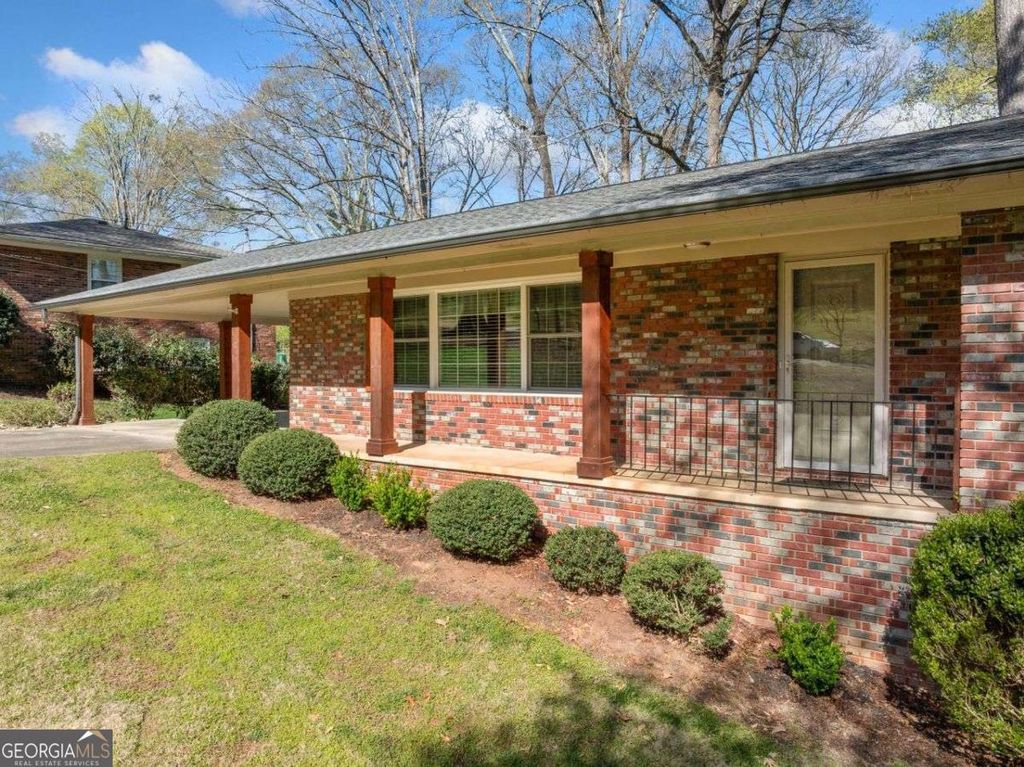 1505 Robinhood Trail, Gainesville, GA 30501
