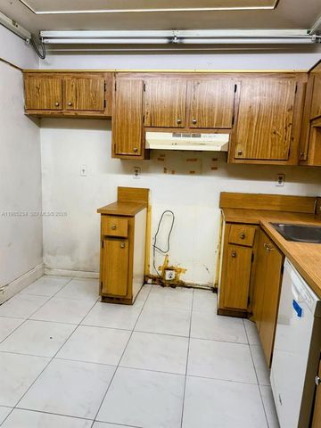 3720 N Pine Island Rd 136, Sunrise, FL 33351