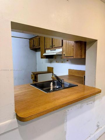 3720 N Pine Island Rd 136, Sunrise, FL 33351