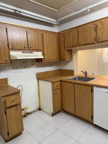 3720 N Pine Island Rd 136, Sunrise, FL 33351