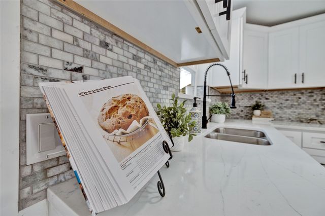 3613 Avenue K, Fort Worth, TX 76105