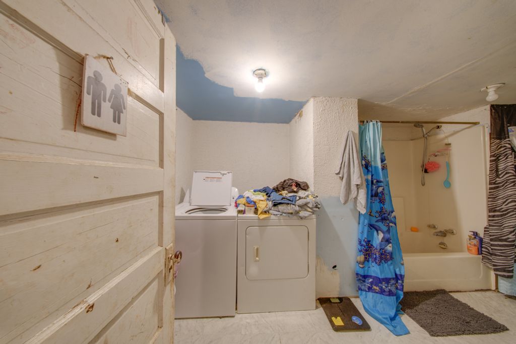 Image 11 of property listing at 409 Jordan Street, Mt Vernon, IL 62864