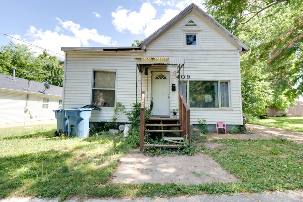 Image 12 of property listing at 409 Jordan Street, Mt Vernon, IL 62864