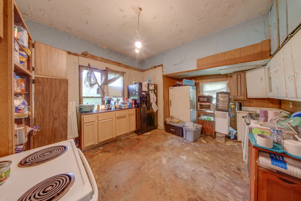 Image 10 of property listing at 409 Jordan Street, Mt Vernon, IL 62864