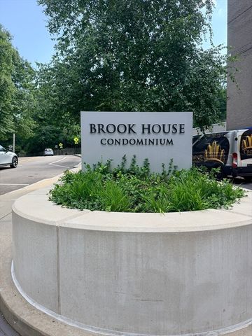 99 Pond Ave 609, Brookline, MA 02445