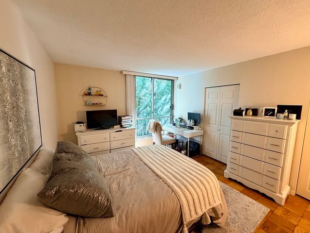 99 Pond Ave 609, Brookline, MA 02445