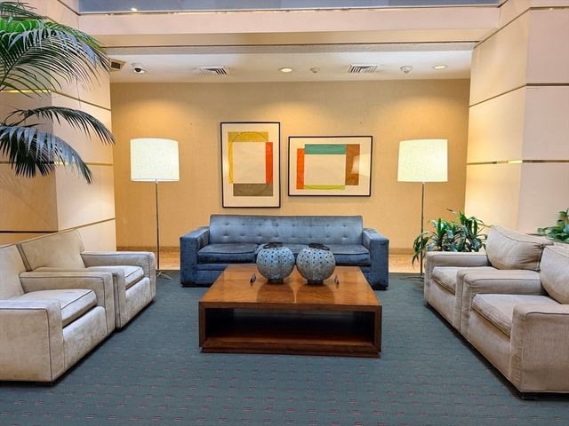 99 Pond Ave 609, Brookline, MA 02445