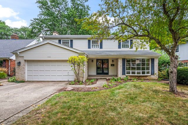 705 S Kennicott Avenue, Arlington Heights, IL 60005
