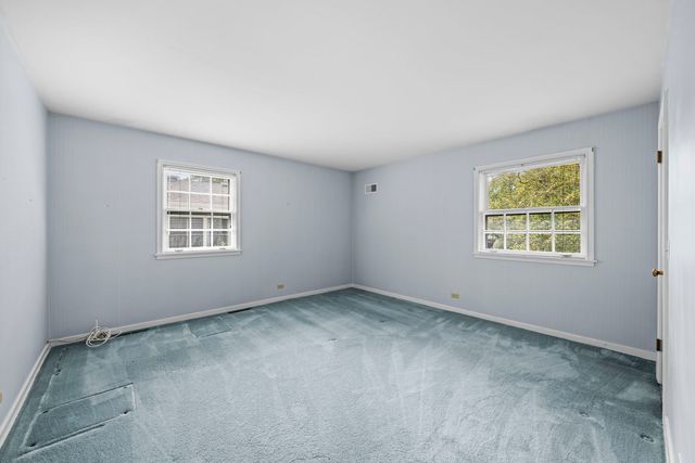 705 S Kennicott Avenue, Arlington Heights, IL 60005