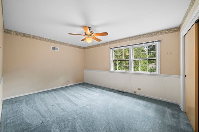 705 S Kennicott Avenue, Arlington Heights, IL 60005
