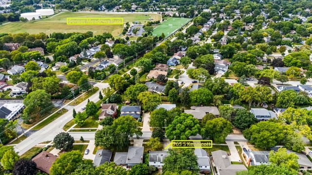 705 S Kennicott Avenue, Arlington Heights, IL 60005