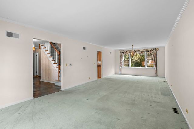 705 S Kennicott Avenue, Arlington Heights, IL 60005