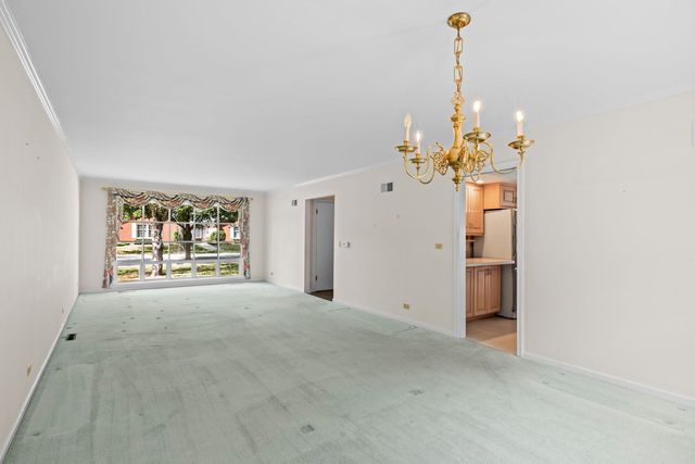 705 S Kennicott Avenue, Arlington Heights, IL 60005