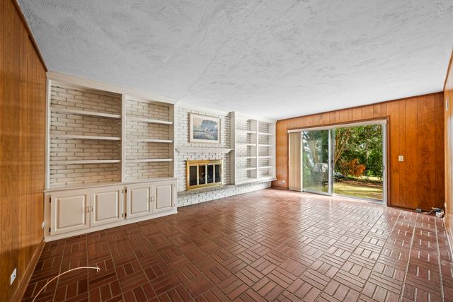 705 S Kennicott Avenue, Arlington Heights, IL 60005