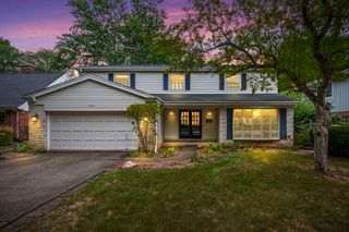 705 S Kennicott Avenue, Arlington Heights, IL 60005