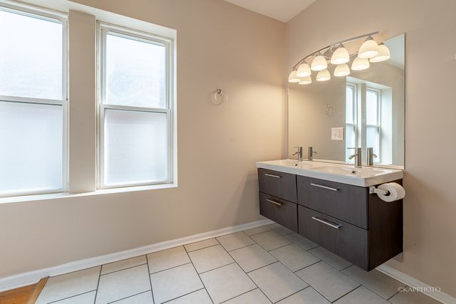 8225 S Prairie Avenue 1, Chicago, IL 60619