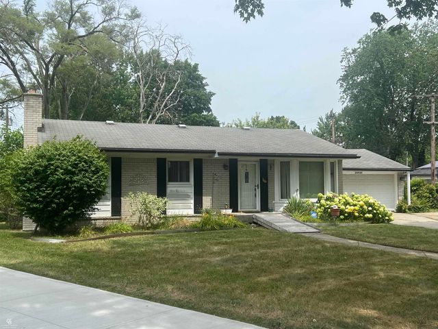 29581 Newport Drive, Warren, MI 48088