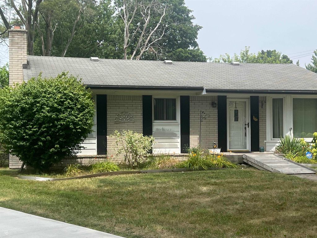 29581 Newport Drive, Warren, MI 48088
