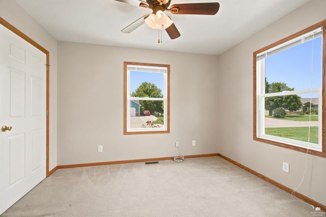 9101 Llara Circle, Manhattan, KS 66502