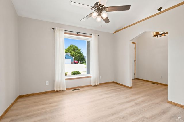 9101 Llara Circle, Manhattan, KS 66502