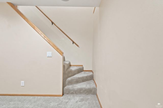 9101 Llara Circle, Manhattan, KS 66502