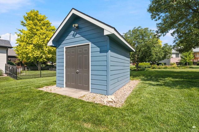 9101 Llara Circle, Manhattan, KS 66502