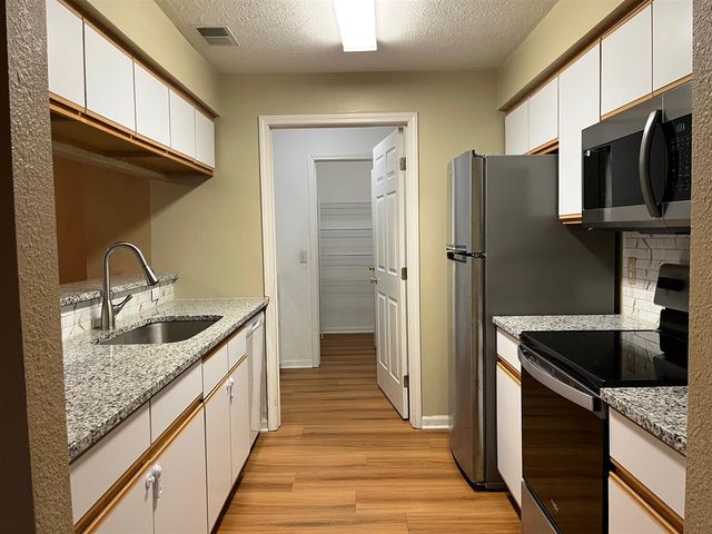 1755 Weatherstone Drive, Ann Arbor, MI 48108