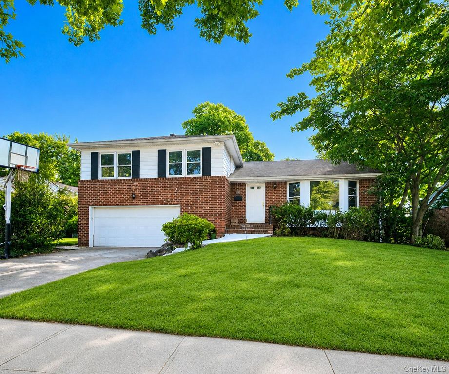 64 Morewood Oaks, Port Washington, NY 11050 — exterior