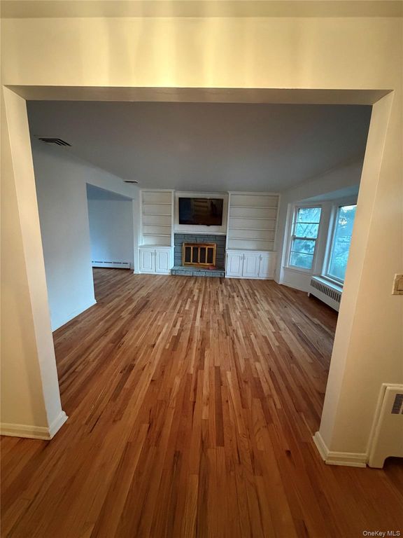 64 Morewood Oaks, Port Washington, NY 11050 — photo 2
