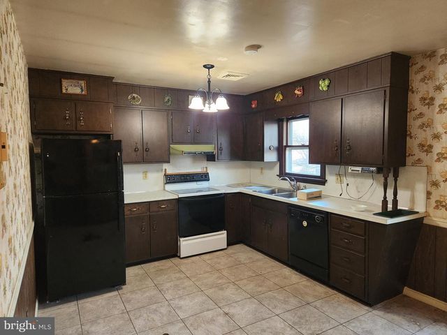 3734 ELIZABETHTOWN RD, Manheim, PA 17545