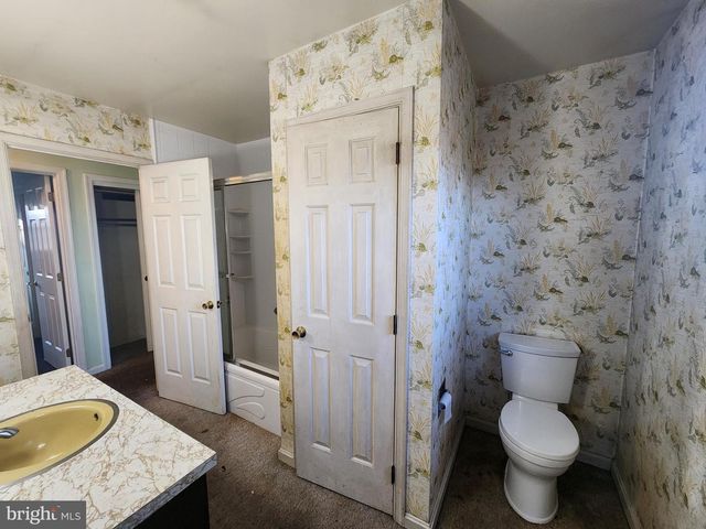 3734 ELIZABETHTOWN RD, Manheim, PA 17545