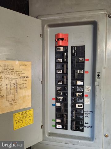 3734 ELIZABETHTOWN RD, Manheim, PA 17545