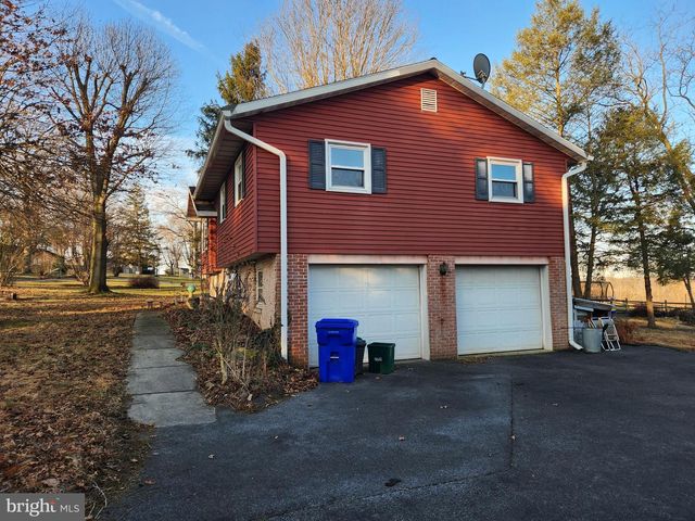 3734 ELIZABETHTOWN RD, Manheim, PA 17545