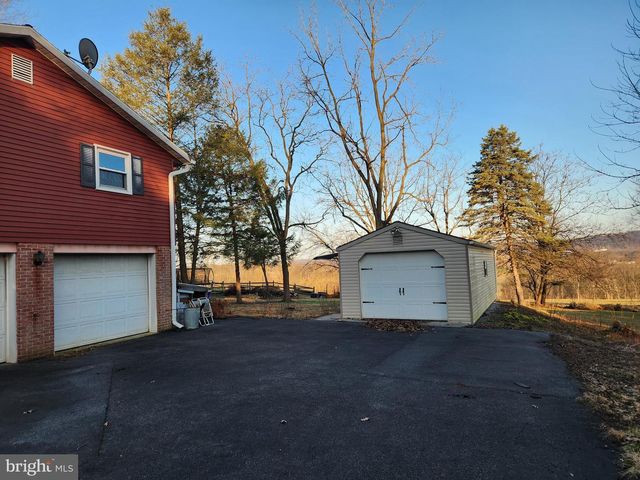 3734 ELIZABETHTOWN RD, Manheim, PA 17545
