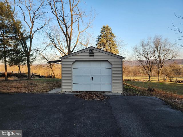 3734 ELIZABETHTOWN RD, Manheim, PA 17545