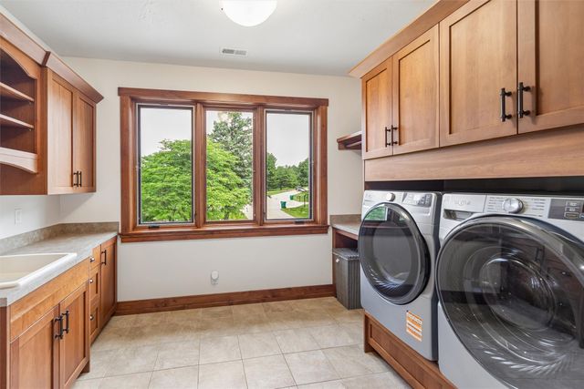 1550 S Deer Road, West Des Moines, IA 50266