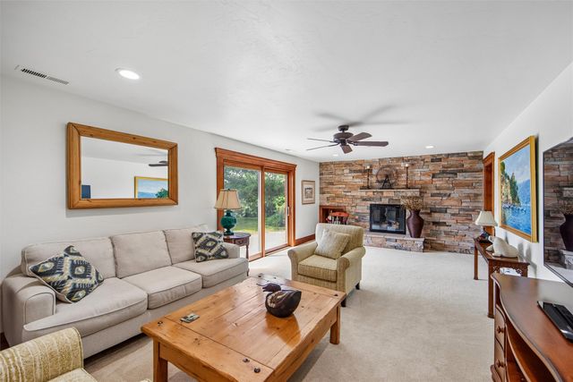 1550 S Deer Road, West Des Moines, IA 50266