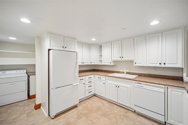 1550 S Deer Road, West Des Moines, IA 50266