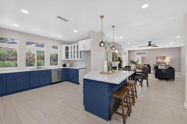7280 N Cecelia Avenue, Fresno, CA 93722