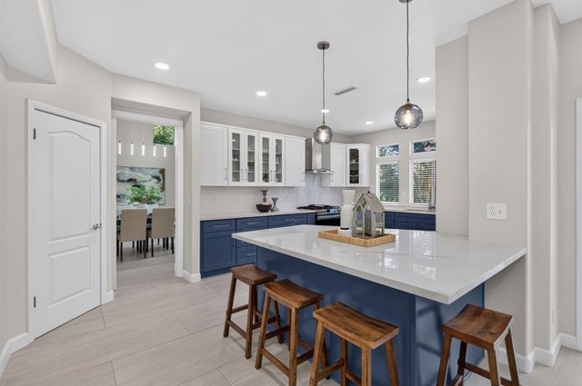 7280 N Cecelia Avenue, Fresno, CA 93722