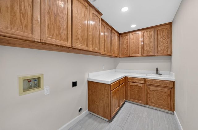 7280 N Cecelia Avenue, Fresno, CA 93722