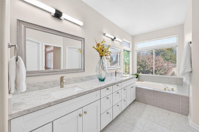 7280 N Cecelia Avenue, Fresno, CA 93722
