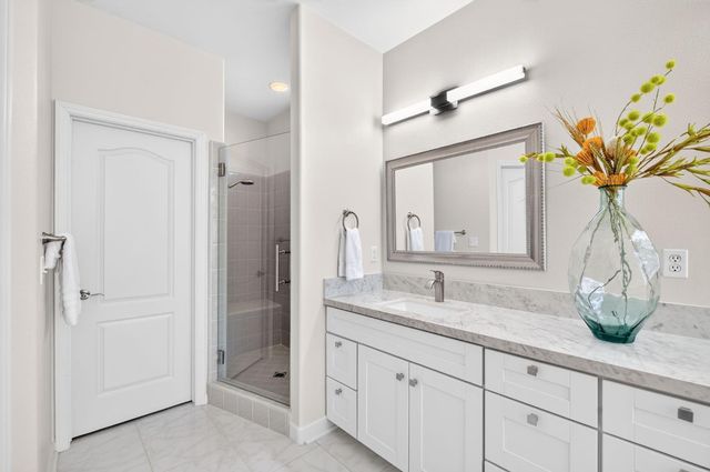7280 N Cecelia Avenue, Fresno, CA 93722